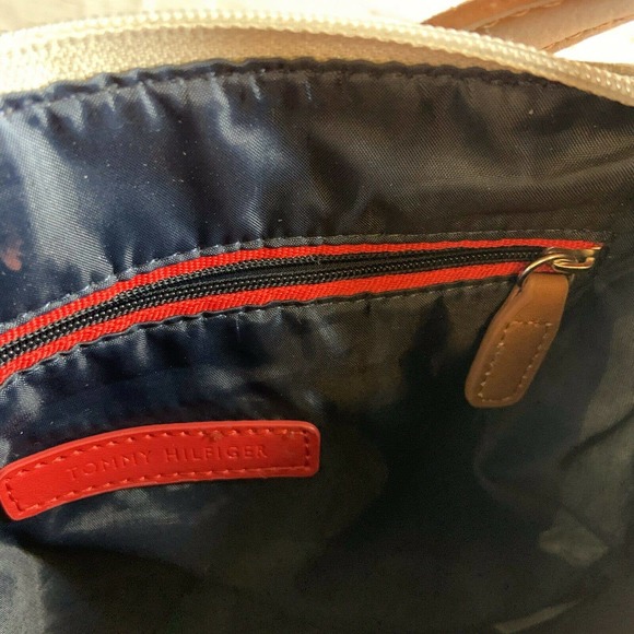 TOMMY HILFIGER Gray Handbag‎ Crossbody Purse - Picture 4 of 12